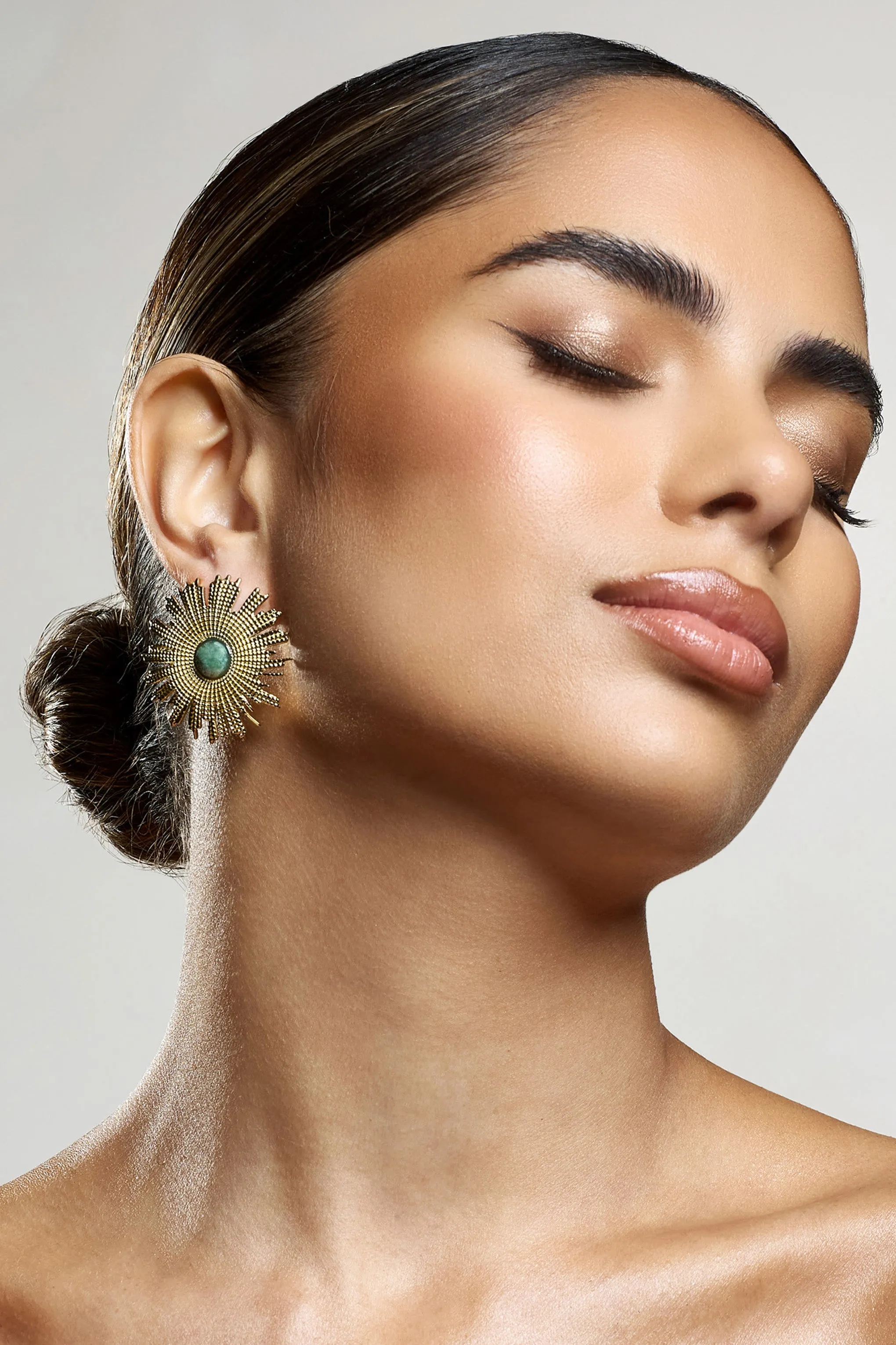 Flozenza | Gold Flower Statement Earrings