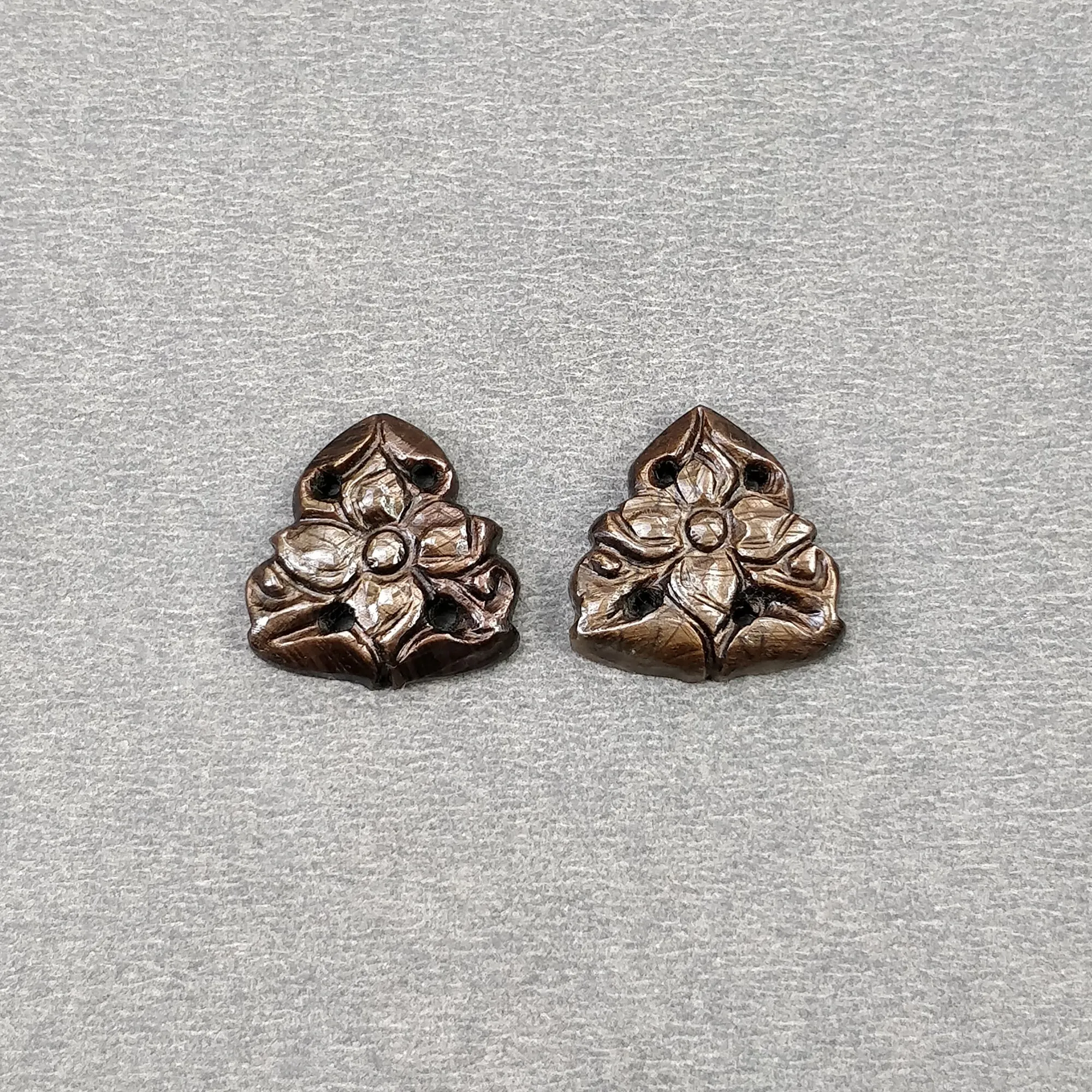 GOLDEN BROWN Chocolate Sheen SAPPHIRE Gemstone Carving : 19.00ct Natural Untreated Sapphire Hand Carved Triangle Shape 16mm Pair