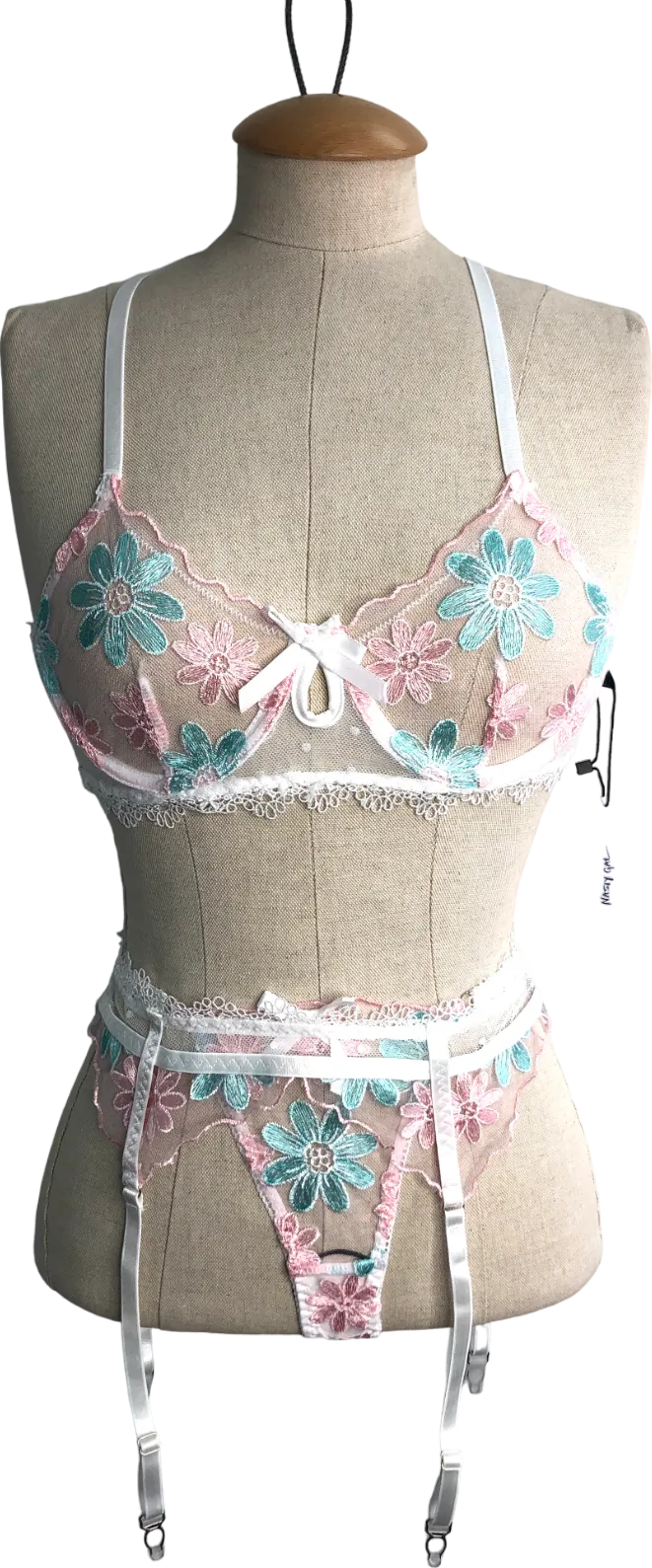 Nasty Gal White Floral Embroidered Scallop Underwire 3pc Lingerie Set UK 8